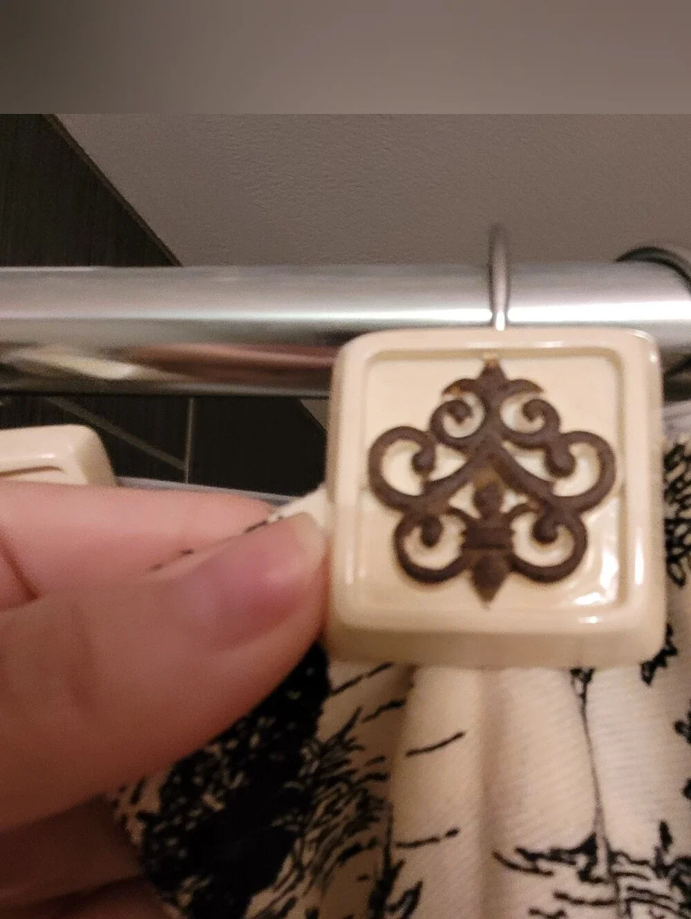 NEVER USED Black & Cream TOILE Shower Curtain with Fleur-de-lis Hooks + Liner